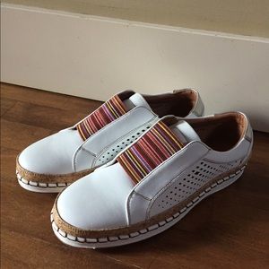 ellemiss slip-on sneakers - size 8